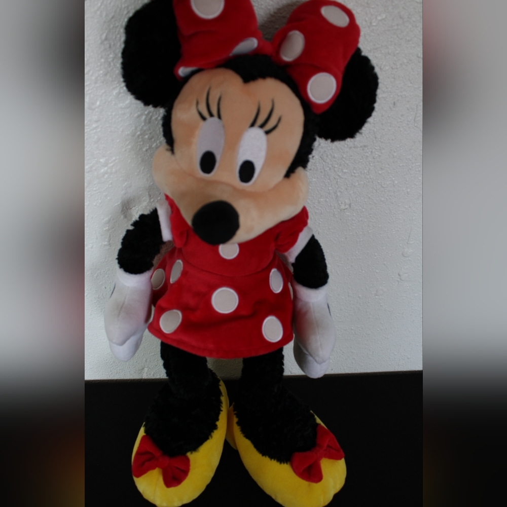 Minnie Mouse Stuffed Toy.